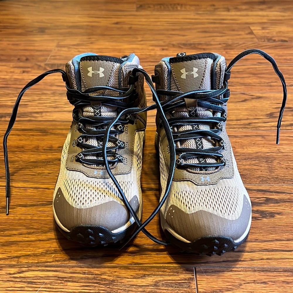 Women’s Under Armour Hiking boots- size 7.5